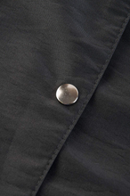 Load image into Gallery viewer, A Size above plus Size Vented Mesh Back Salon Stylist Vest, Cut for Curves, Stretch Mesh Back, Lower Pockets with Zippered Bottoms, Lightweight, Water Resistant Nylon/Poly, Black, 3X