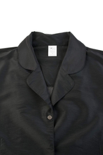 Load image into Gallery viewer, A Size above plus Size Vented Mesh Back Salon Stylist Vest, Cut for Curves, Stretch Mesh Back, Lower Pockets with Zippered Bottoms, Lightweight, Water Resistant Nylon/Poly, Black, 3X