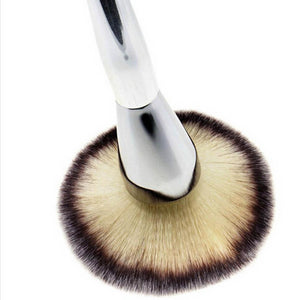 oversize powder makeup brush 
